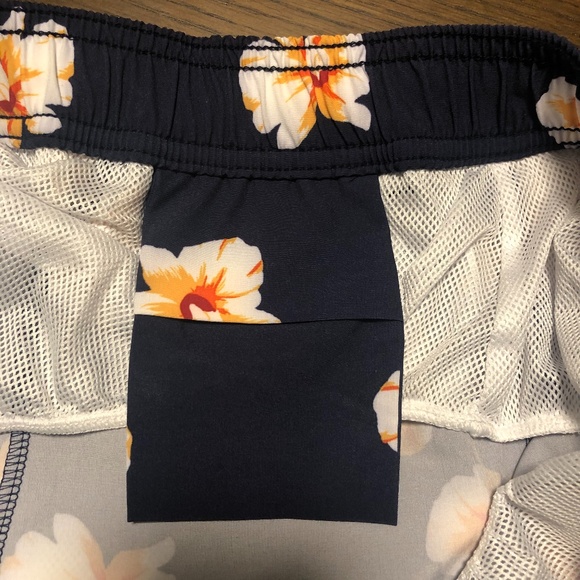 NWT J. Crew Swim Trunk - Picture 4 of 5
